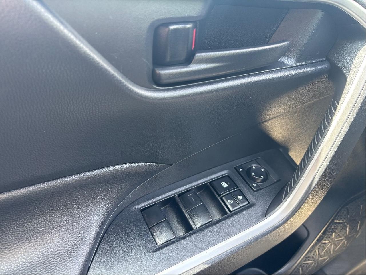 2019 Toyota RAV4 LE AWD CARPLAY BLINDSPOT DETECTION CLEAN CAR Photo