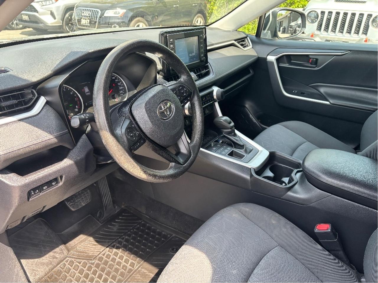 2019 Toyota RAV4 LE AWD CARPLAY BLINDSPOT DETECTION CLEAN CAR Photo