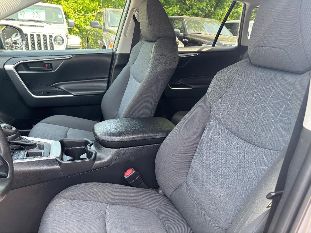 2019 Toyota RAV4 LE AWD CARPLAY BLINDSPOT DETECTION CLEAN CAR Photo