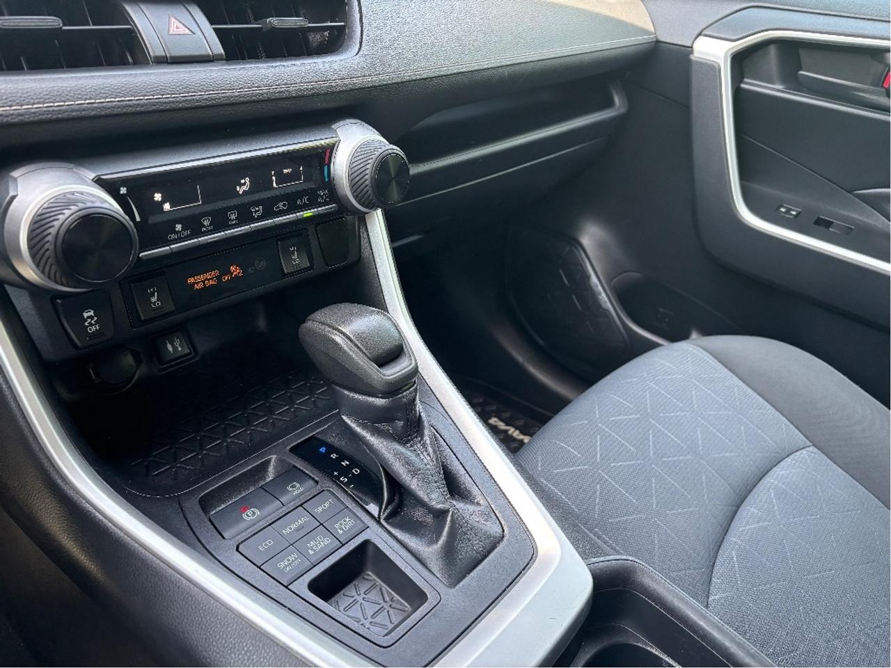 2019 Toyota RAV4 LE AWD CARPLAY BLINDSPOT DETECTION CLEAN CAR Photo