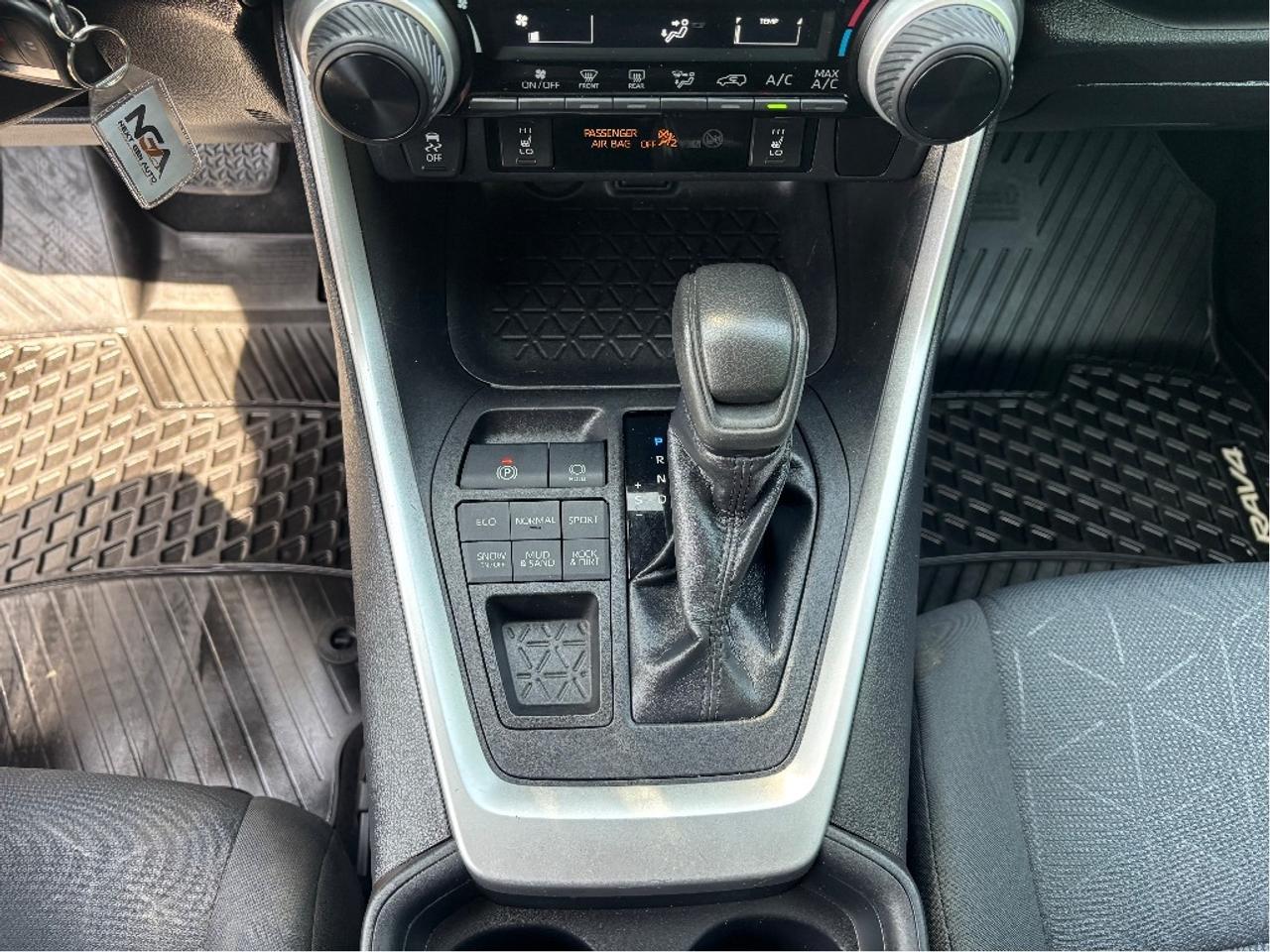 2019 Toyota RAV4 LE AWD CARPLAY BLINDSPOT DETECTION CLEAN CAR Photo
