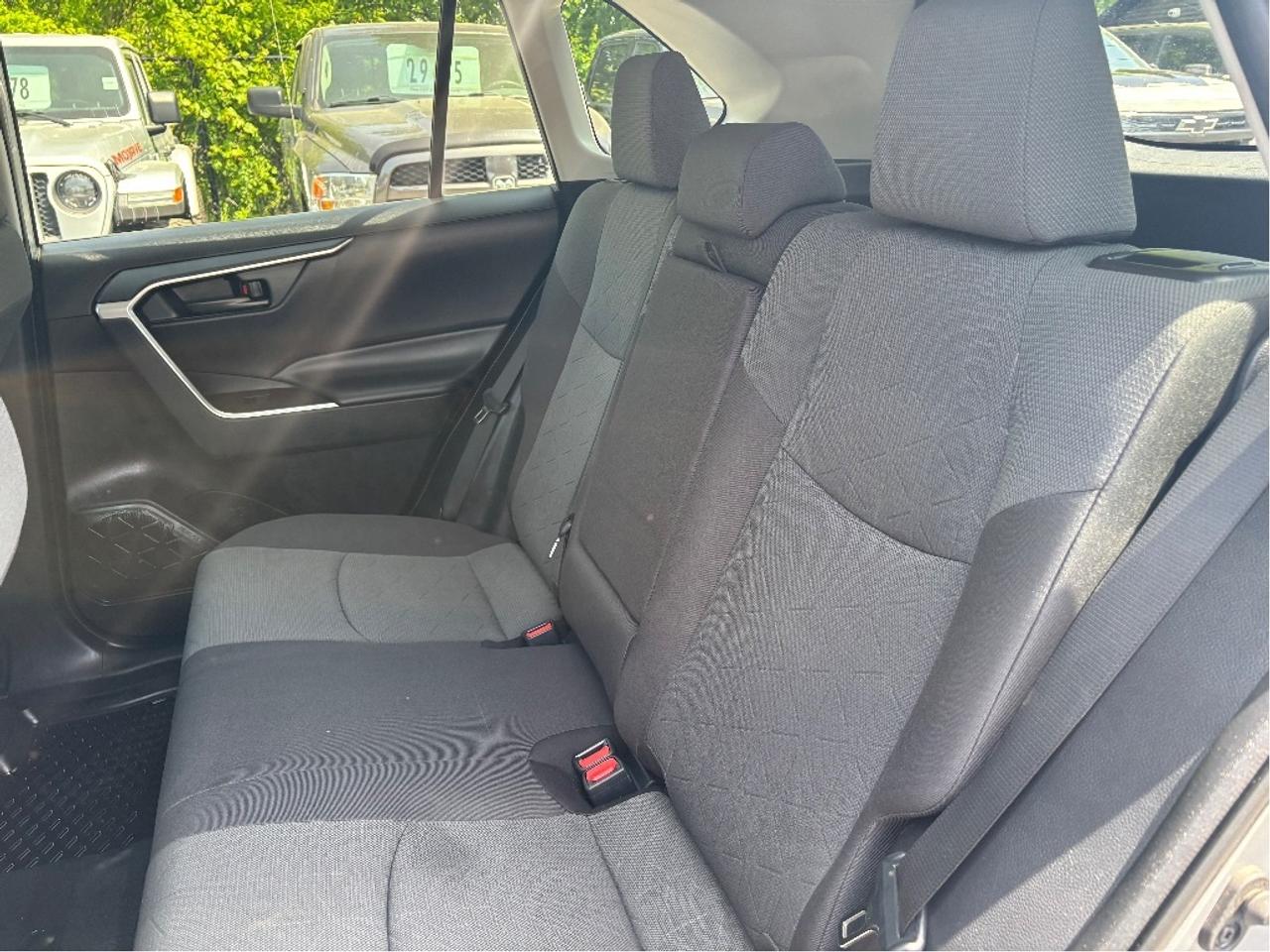 2019 Toyota RAV4 LE AWD CARPLAY BLINDSPOT DETECTION CLEAN CAR Photo