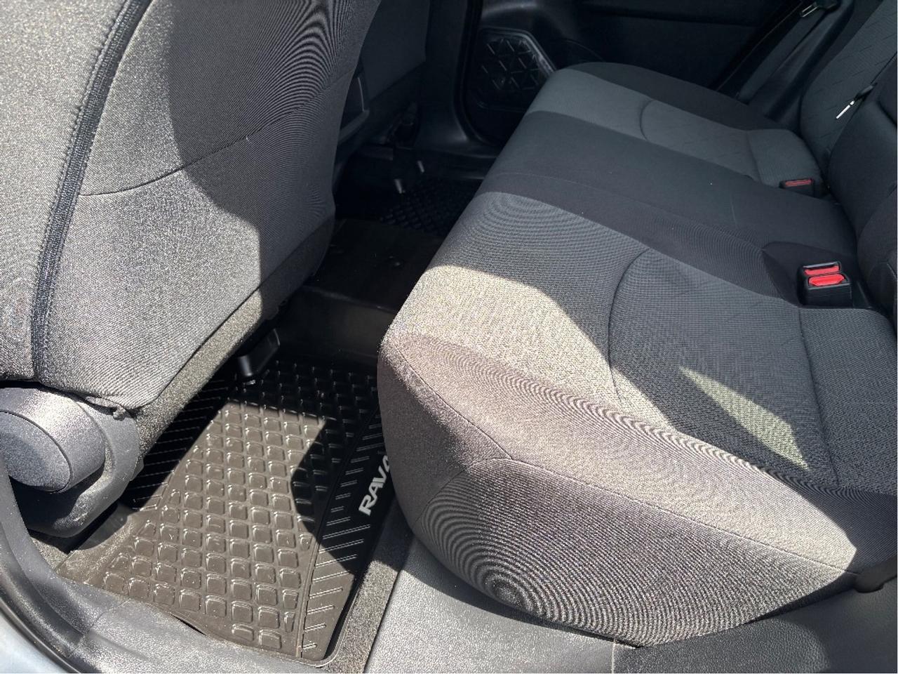 2019 Toyota RAV4 LE AWD CARPLAY BLINDSPOT DETECTION CLEAN CAR Photo