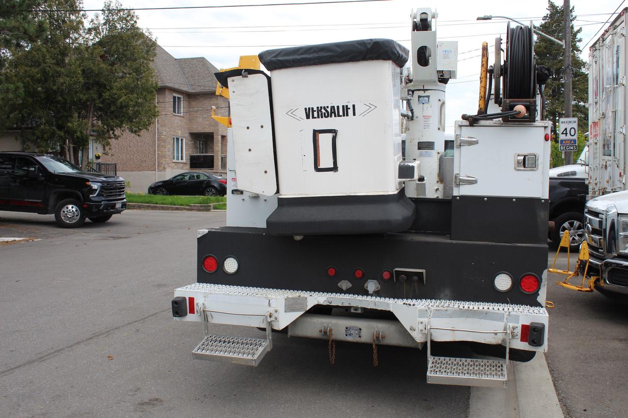 2014 RAM 5500 ST Service Bucket Truck Versalift Photo