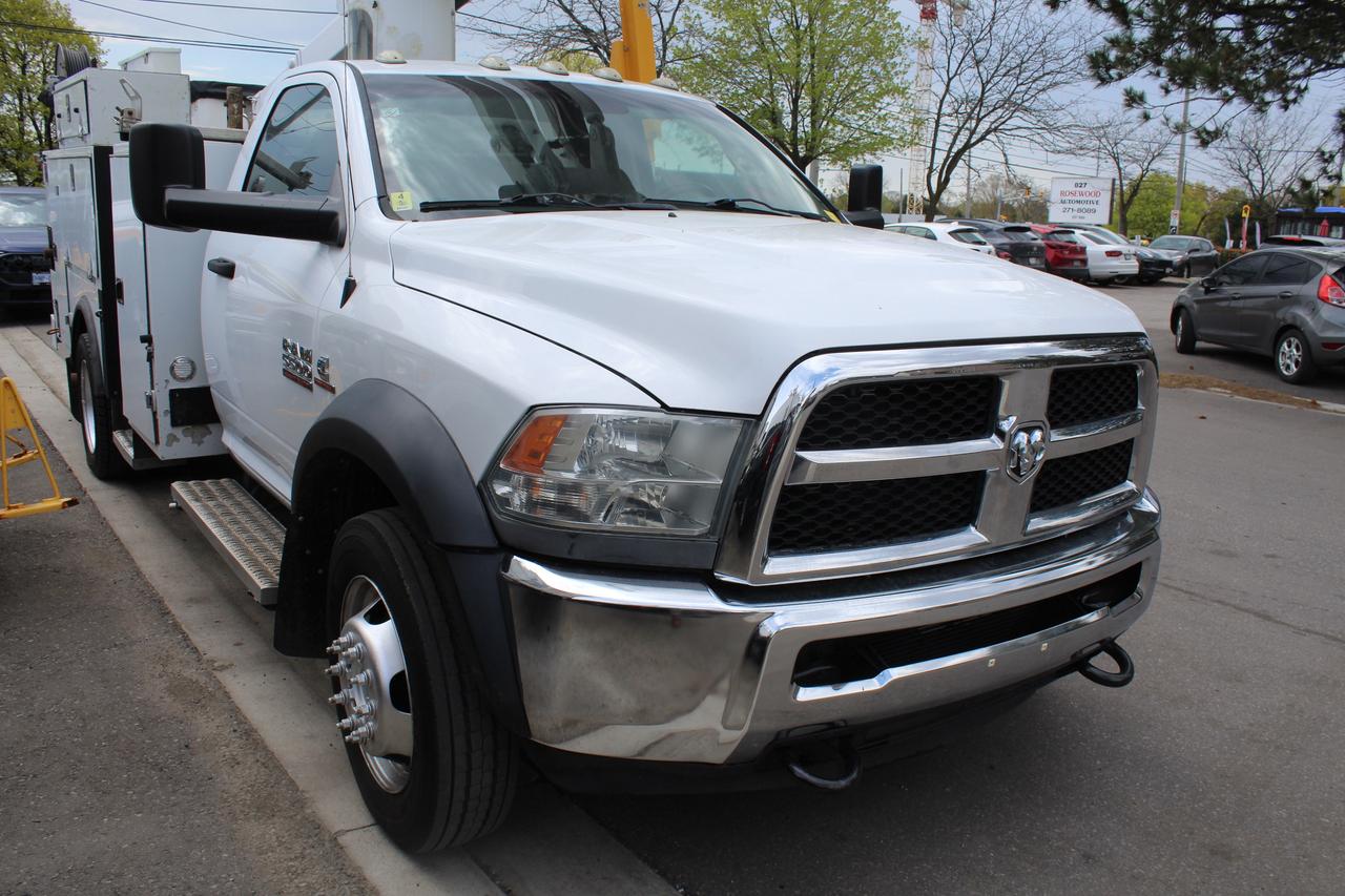2014 RAM 5500 ST Service Bucket Truck Versalift Photo