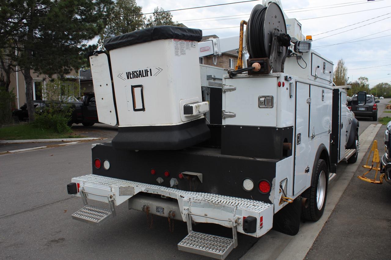 2014 RAM 5500 ST Service Bucket Truck Versalift Photo