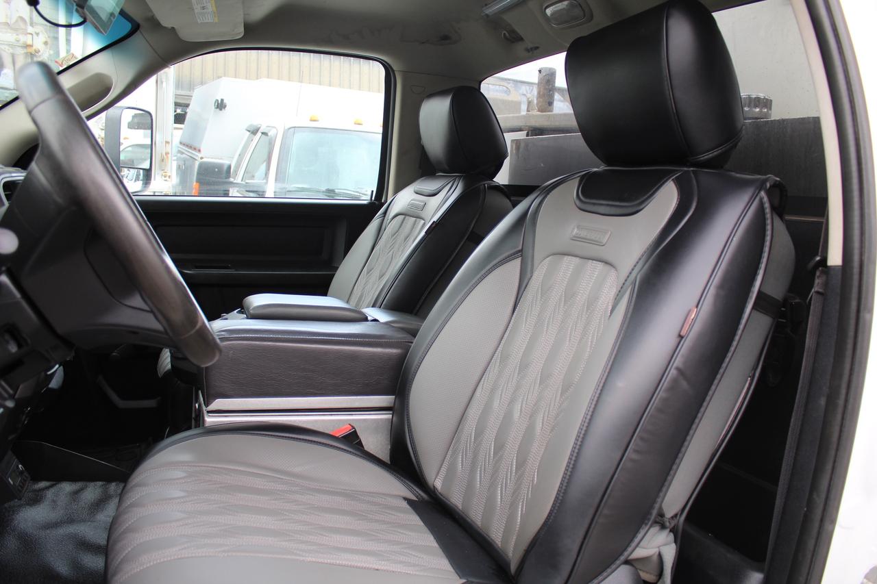 2014 RAM 5500 ST Service Bucket Truck Versalift Photo