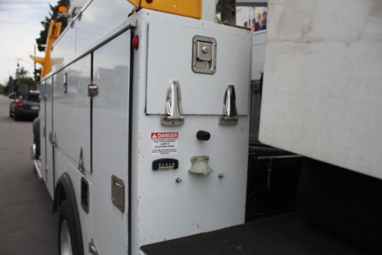 2014 RAM 5500 ST Service Bucket Truck Versalift Photo