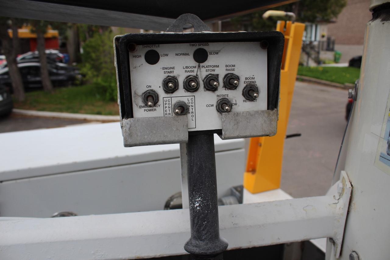 2014 RAM 5500 Service Bucket Truck Versalift Diesel Photo