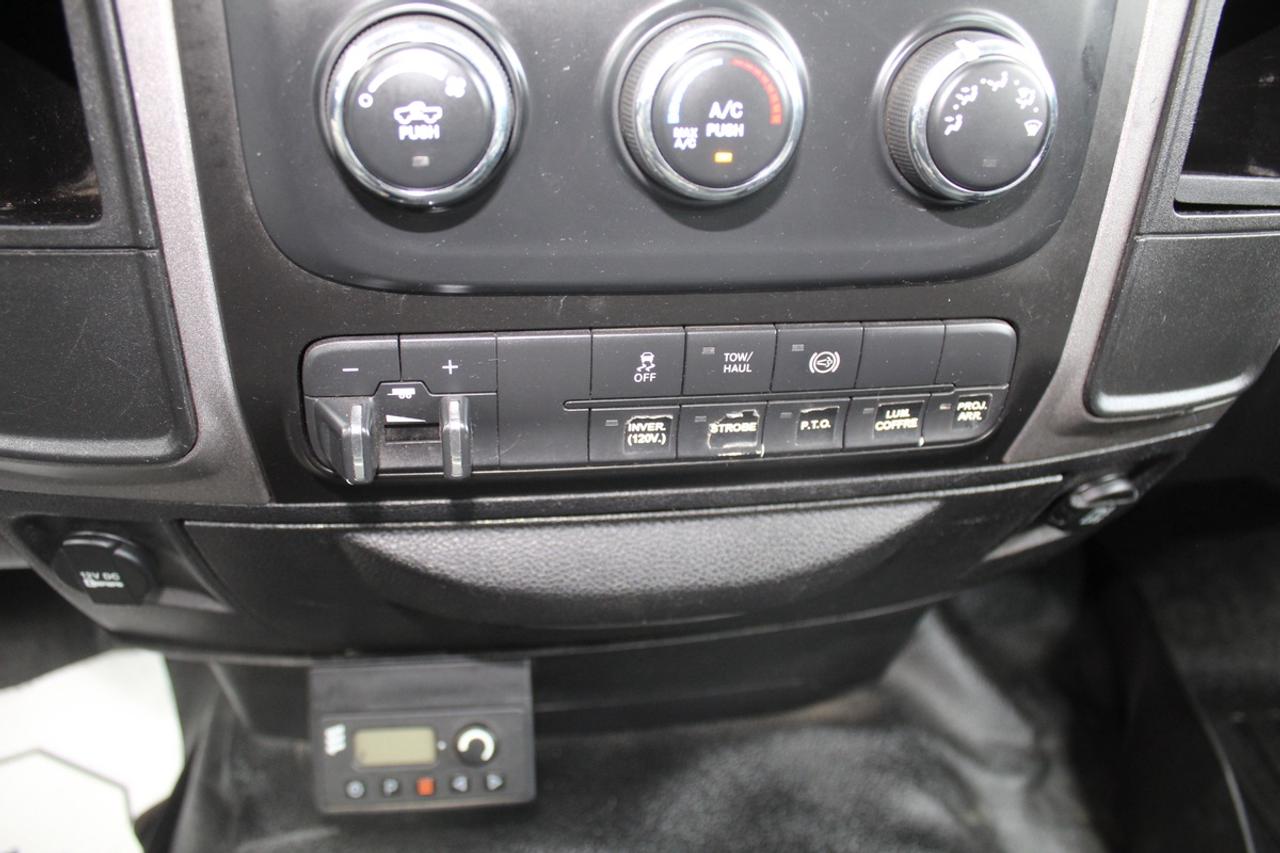 2014 RAM 5500 Service Bucket Truck Versalift Diesel Photo