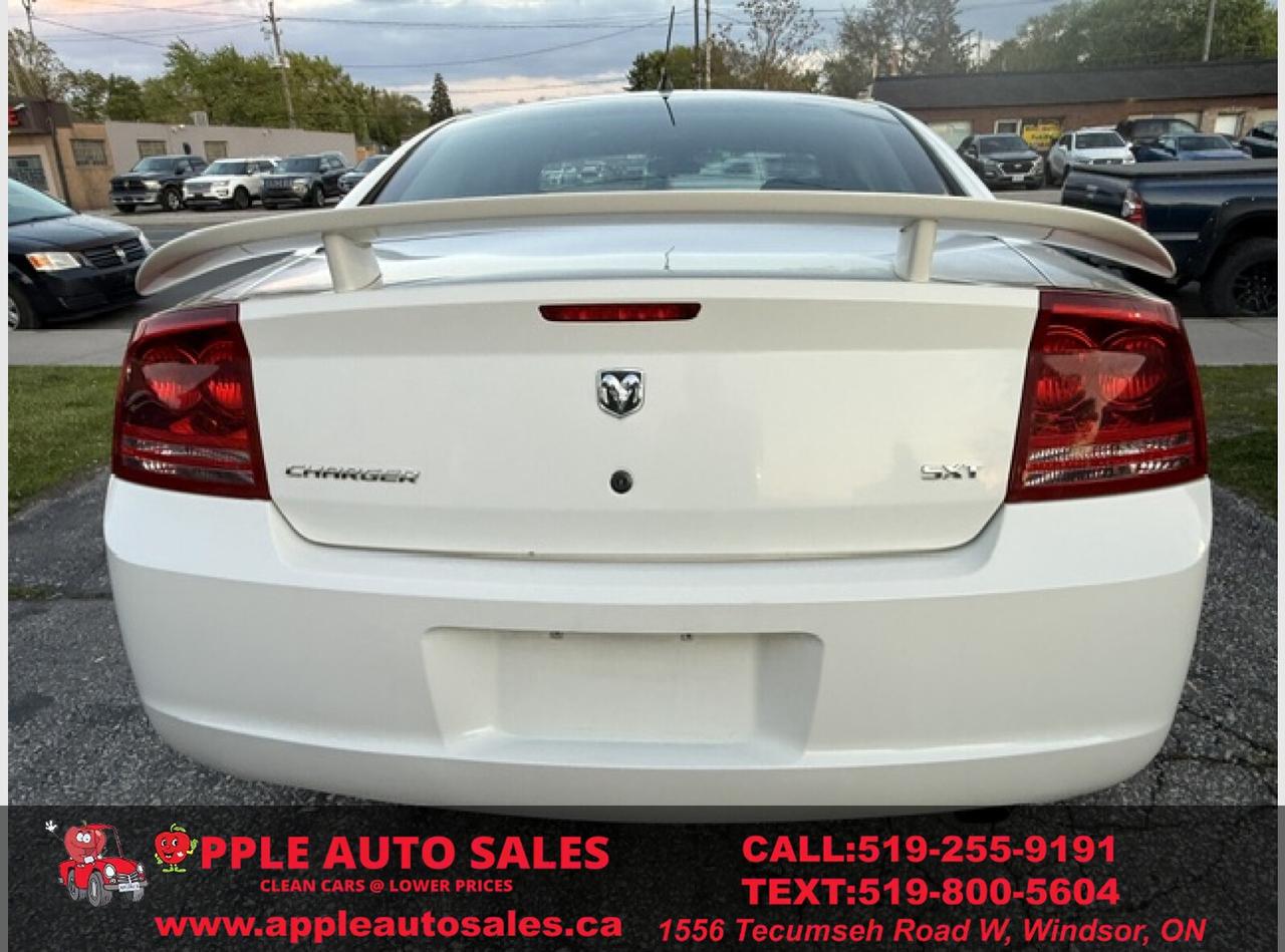 2008 Dodge Charger SXT Photo