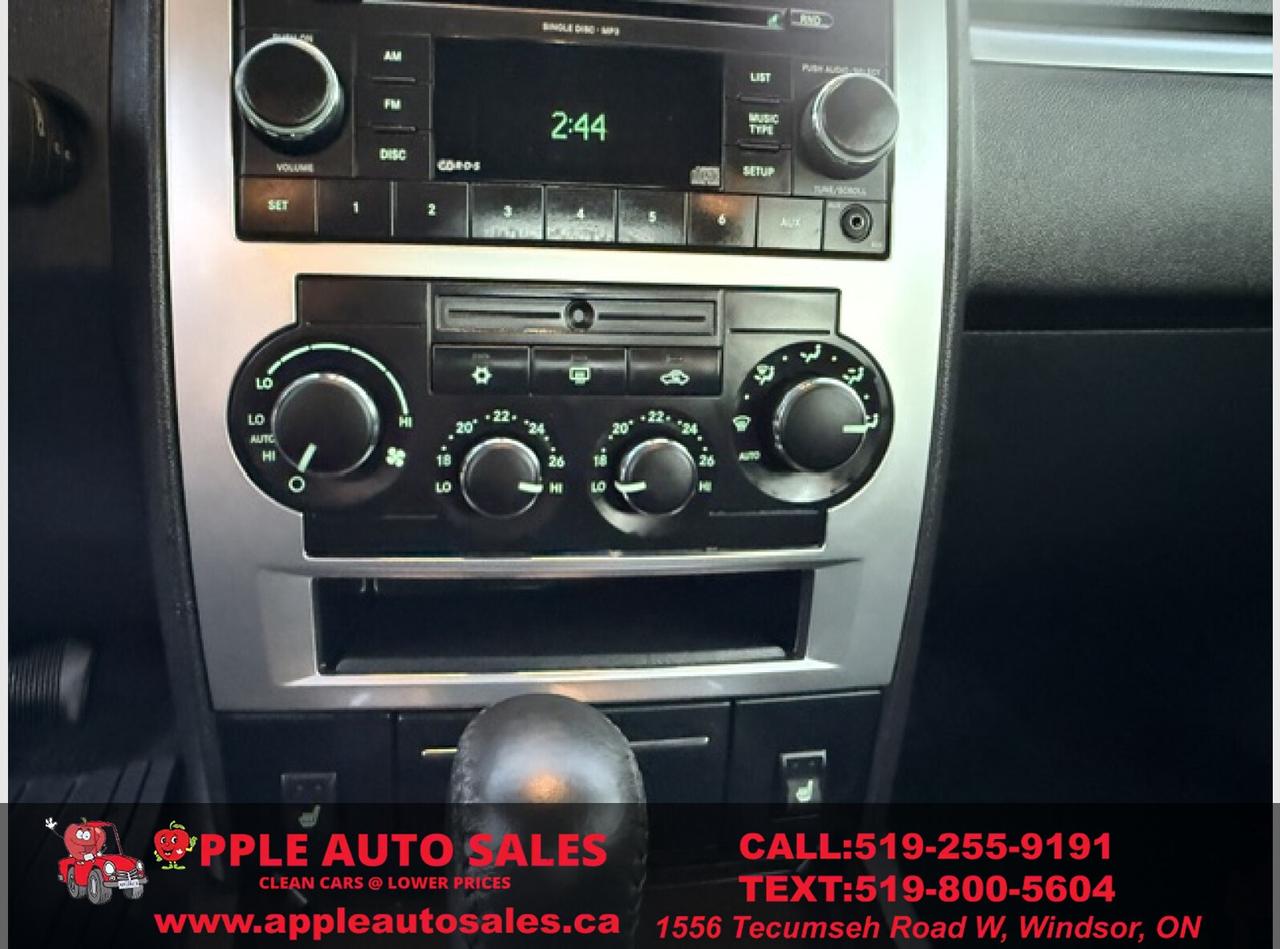 2008 Dodge Charger SXT Photo