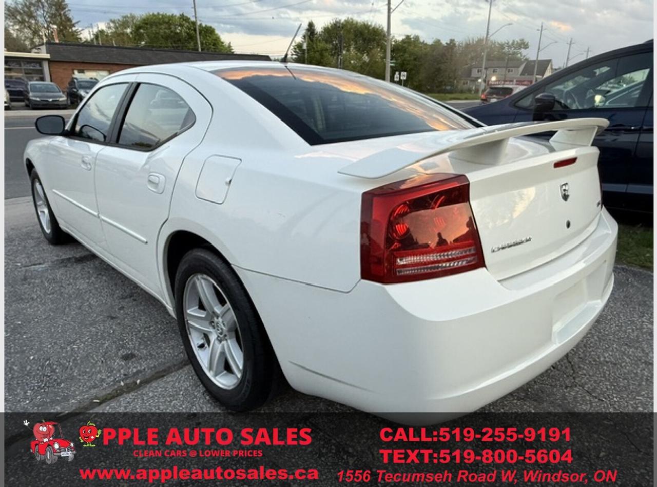 2008 Dodge Charger SXT Photo