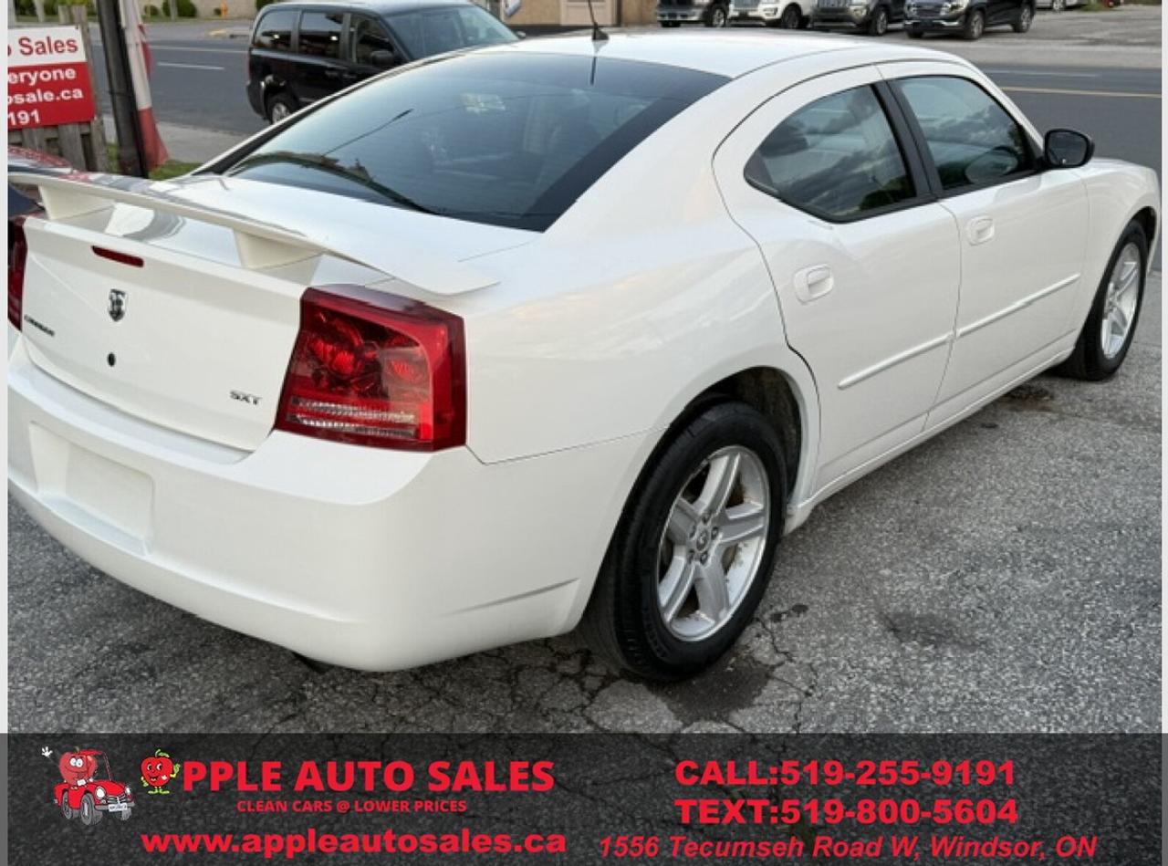 2008 Dodge Charger SXT Photo