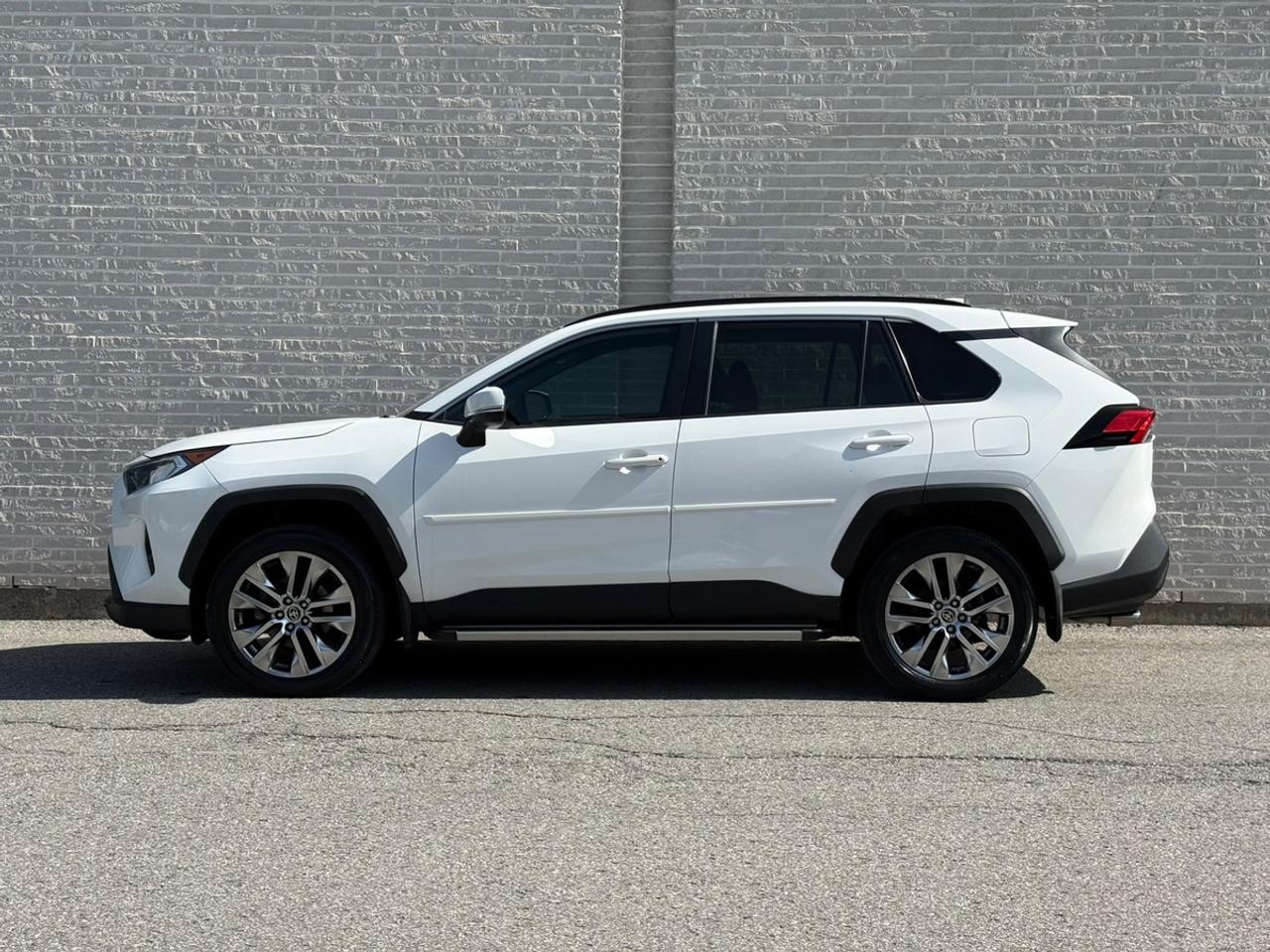 2021 Toyota RAV4 XLE Premium Photo