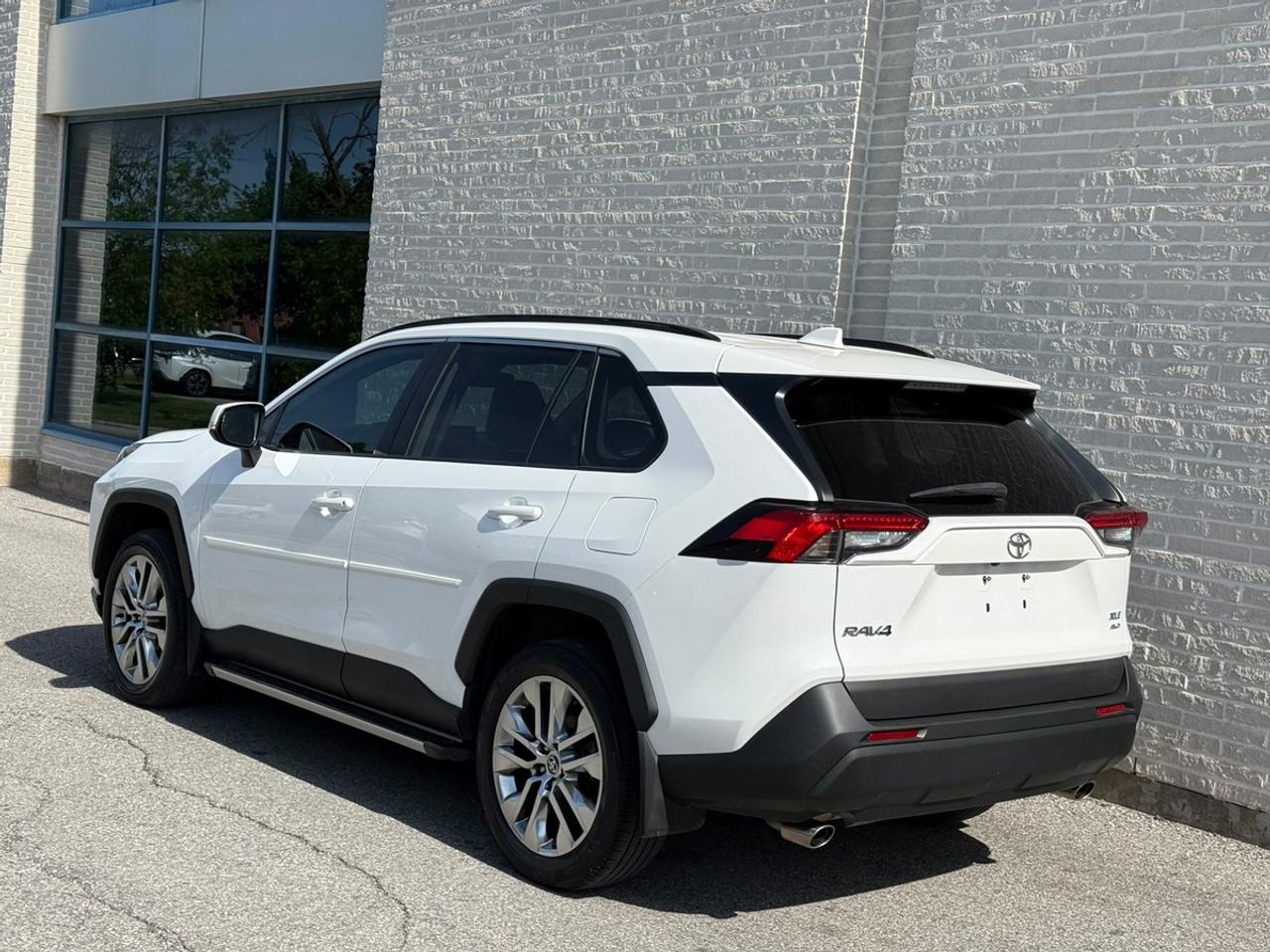 2021 Toyota RAV4 XLE Premium Photo