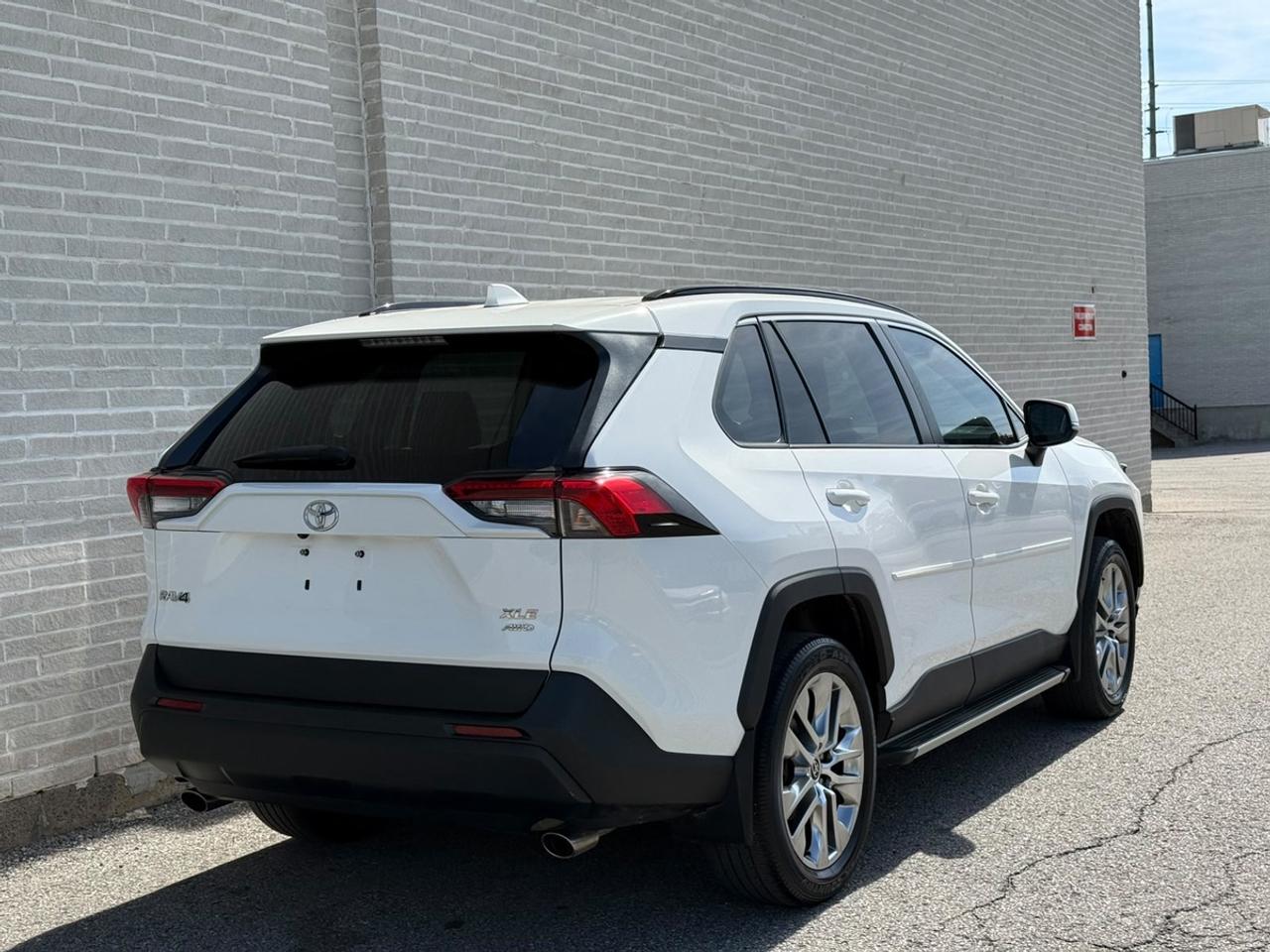 2021 Toyota RAV4 XLE Premium Photo
