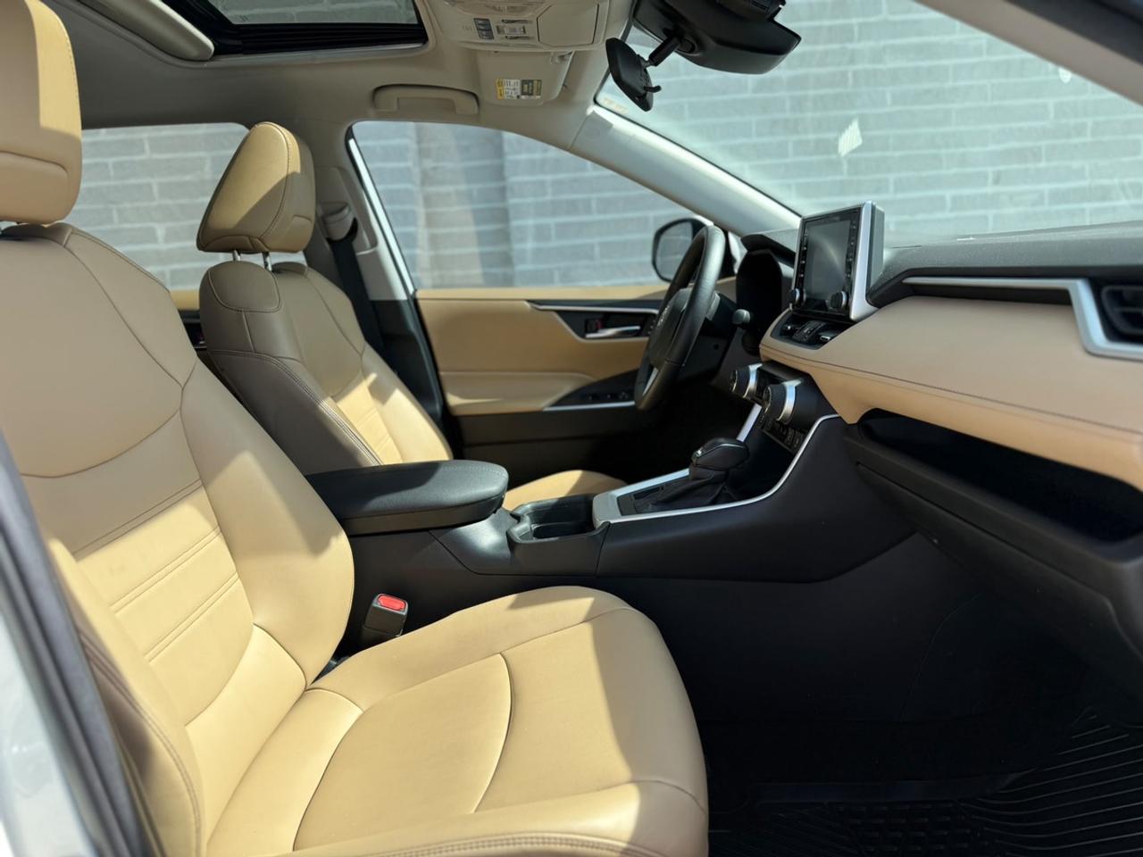 2021 Toyota RAV4 XLE Premium Photo