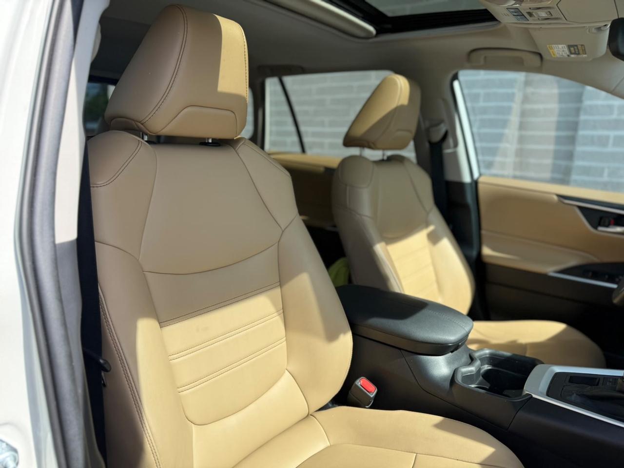 2021 Toyota RAV4 XLE Premium Photo