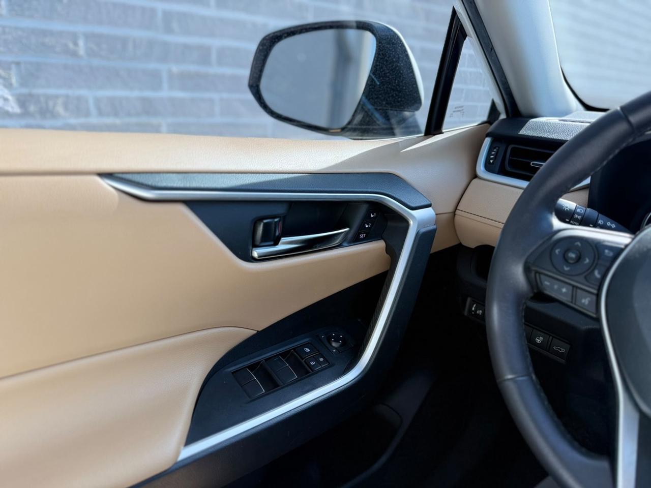2021 Toyota RAV4 XLE Premium Photo