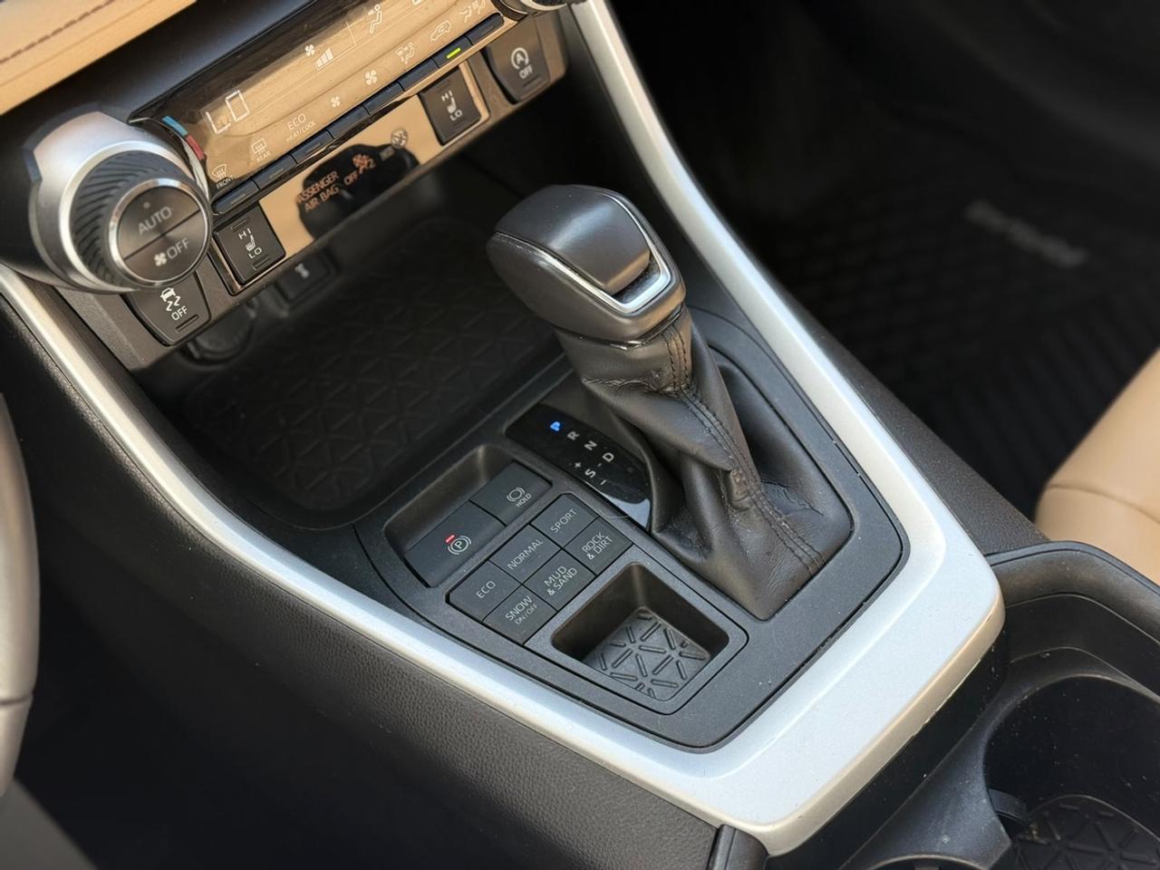 2021 Toyota RAV4 XLE Premium Photo