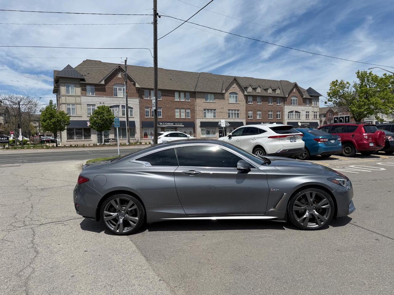 2017 Infiniti Q60 Premium Photo