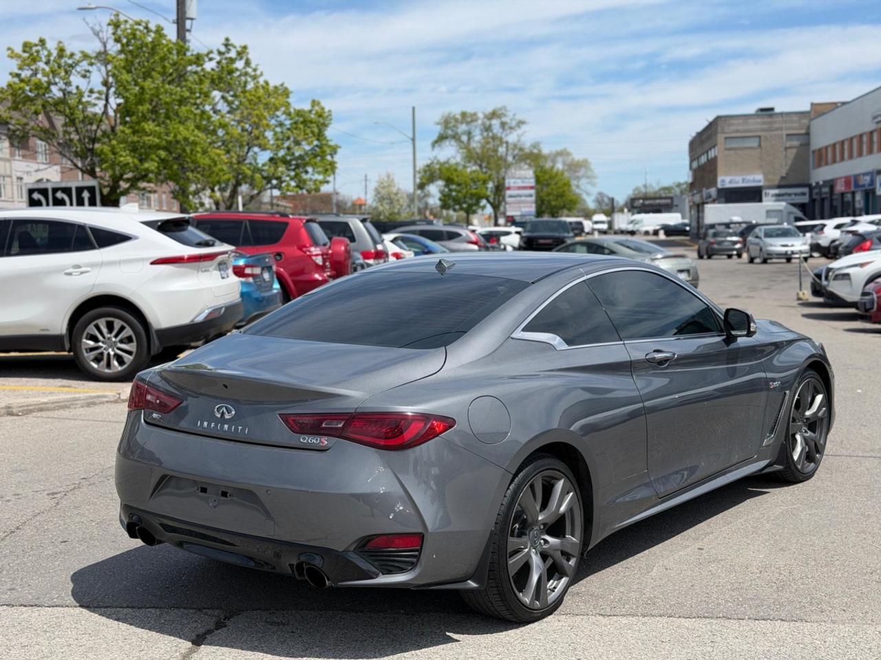 2017 Infiniti Q60 Premium Photo