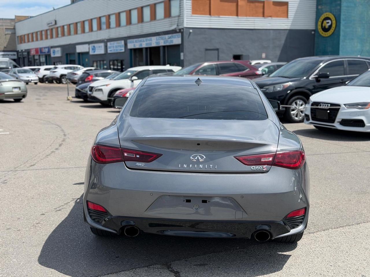 2017 Infiniti Q60 Premium Photo