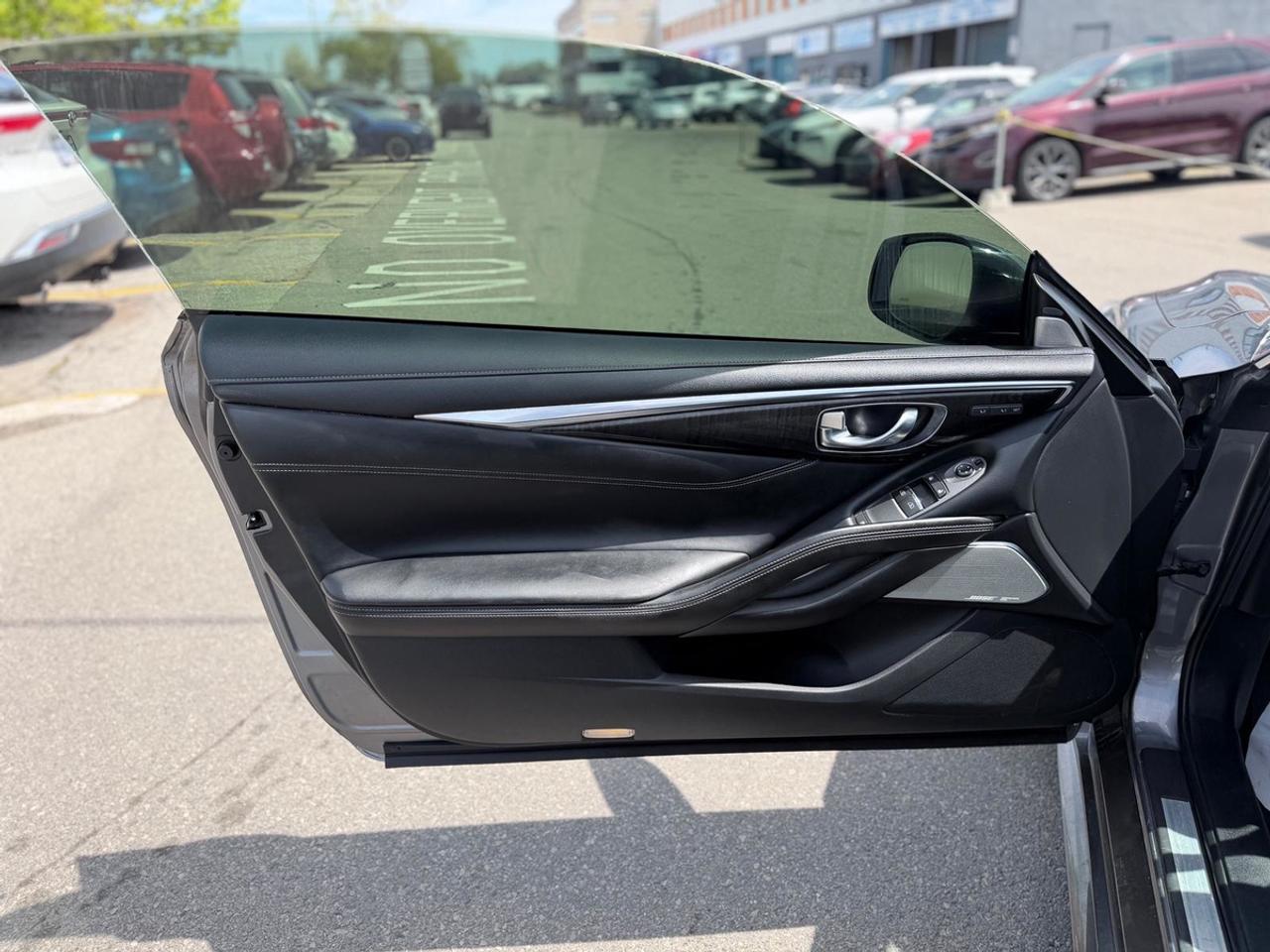 2017 Infiniti Q60 Premium Photo