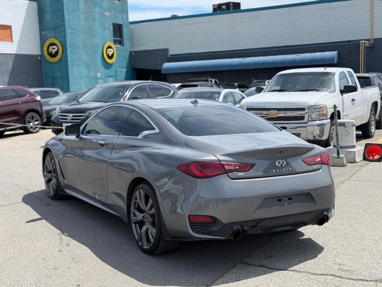 2017 Infiniti Q60 Premium Photo