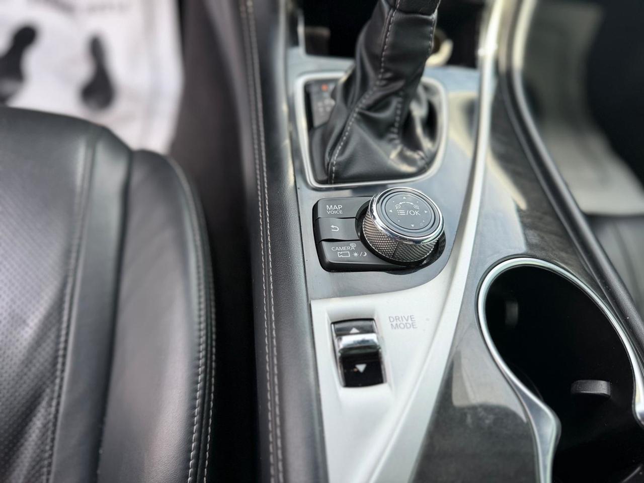 2017 Infiniti Q60 Premium Photo