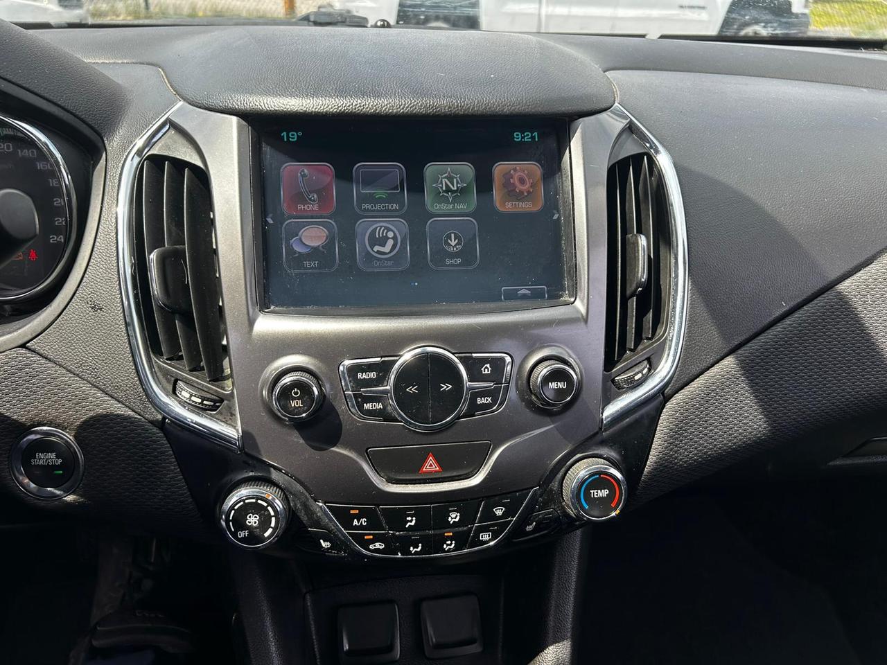 2017 Chevrolet Cruze LT Photo