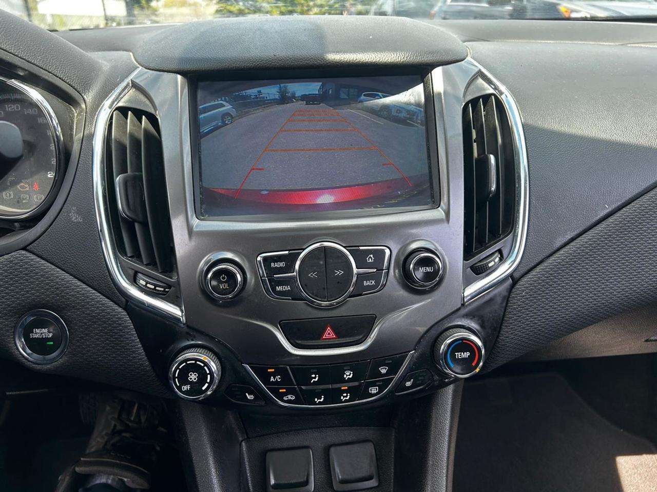 2017 Chevrolet Cruze LT Photo
