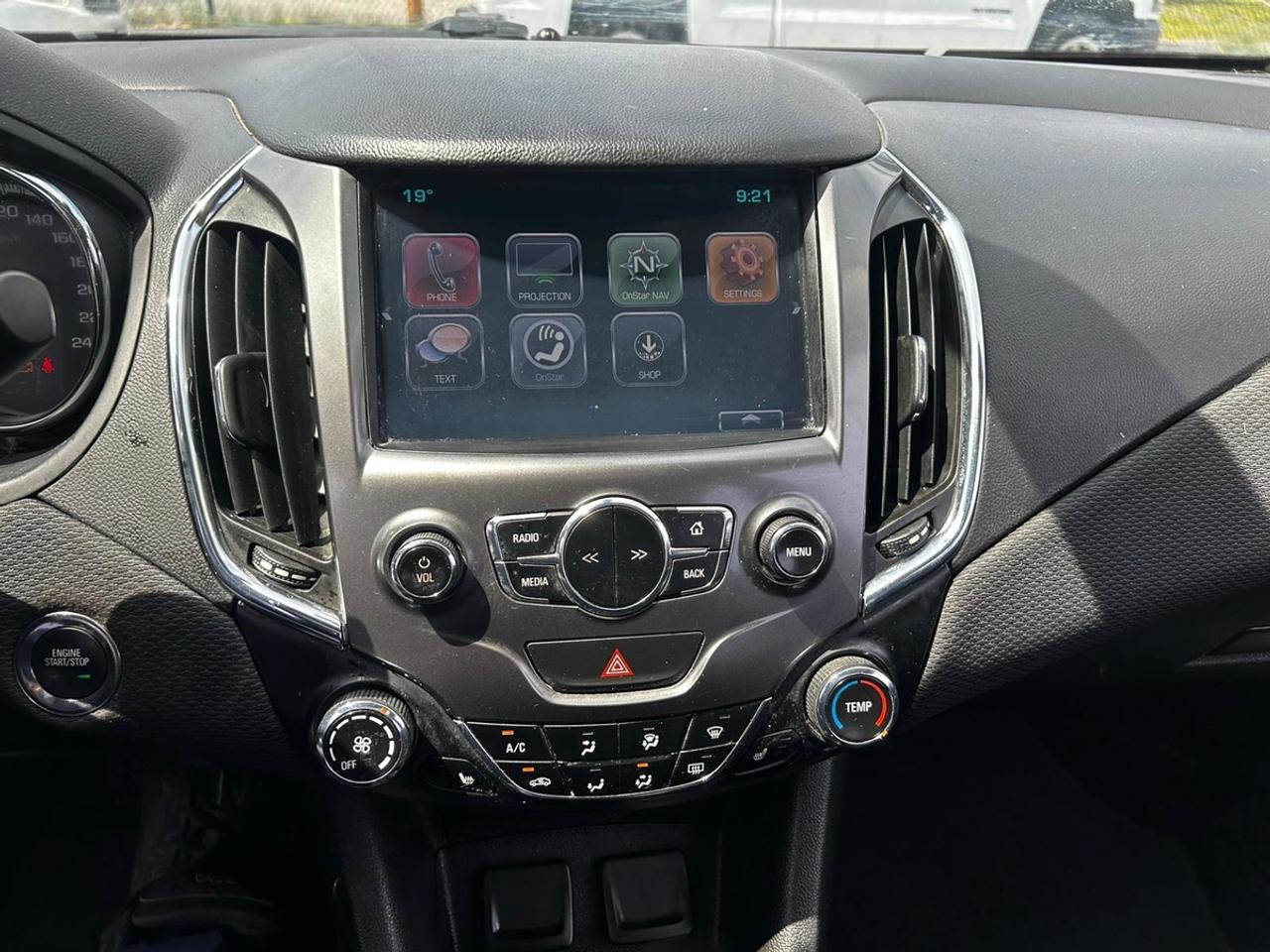 2017 Chevrolet Cruze LT Photo