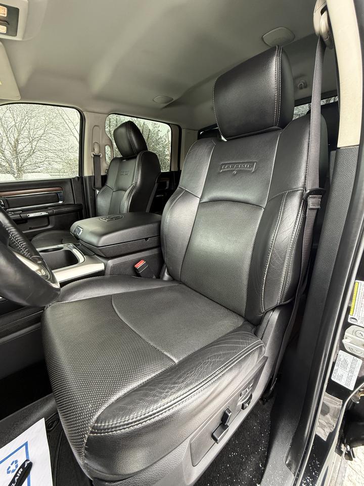 2016 RAM 3500 Laramie Photo