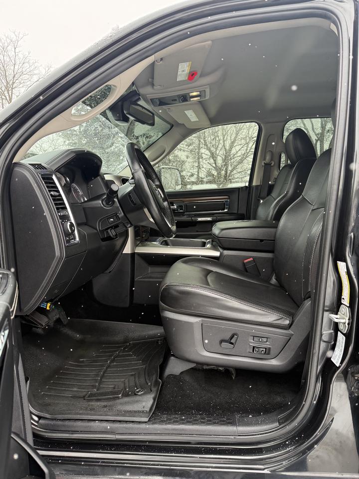 2016 RAM 3500 Laramie Photo