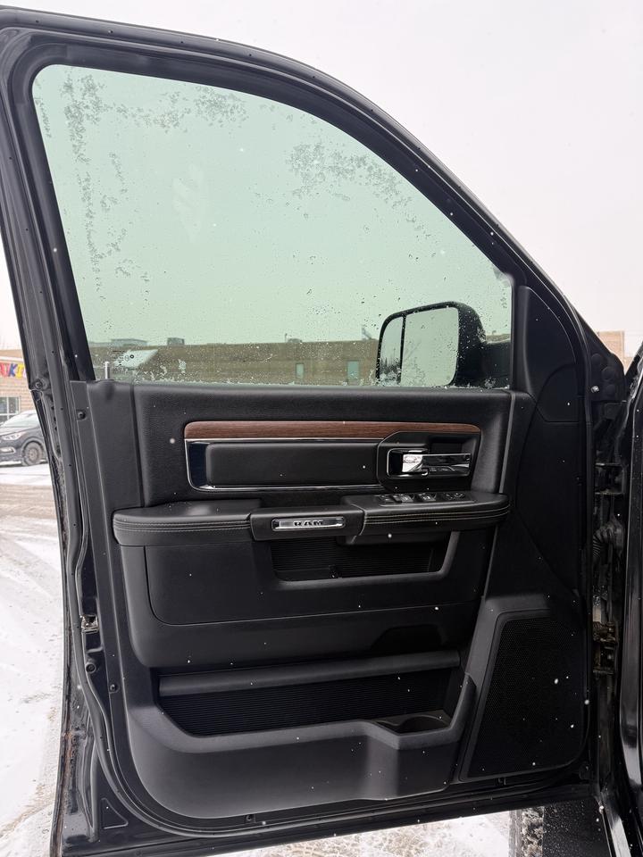 2016 RAM 3500 Laramie Photo
