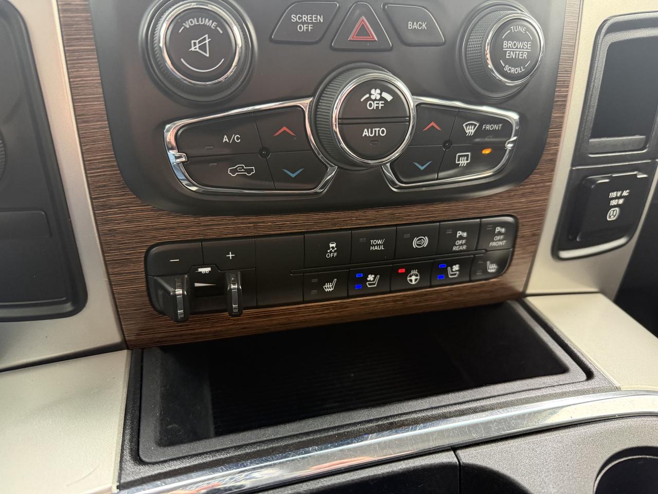2016 RAM 3500 Laramie Photo