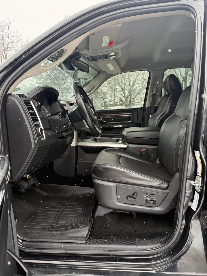2016 RAM 3500 Laramie Photo