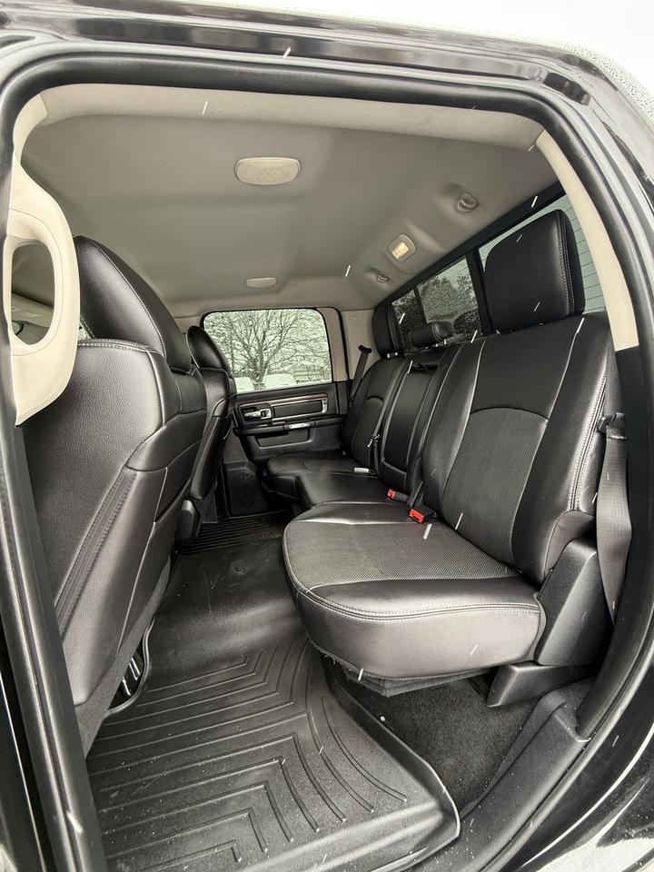 2016 RAM 3500 Laramie Photo