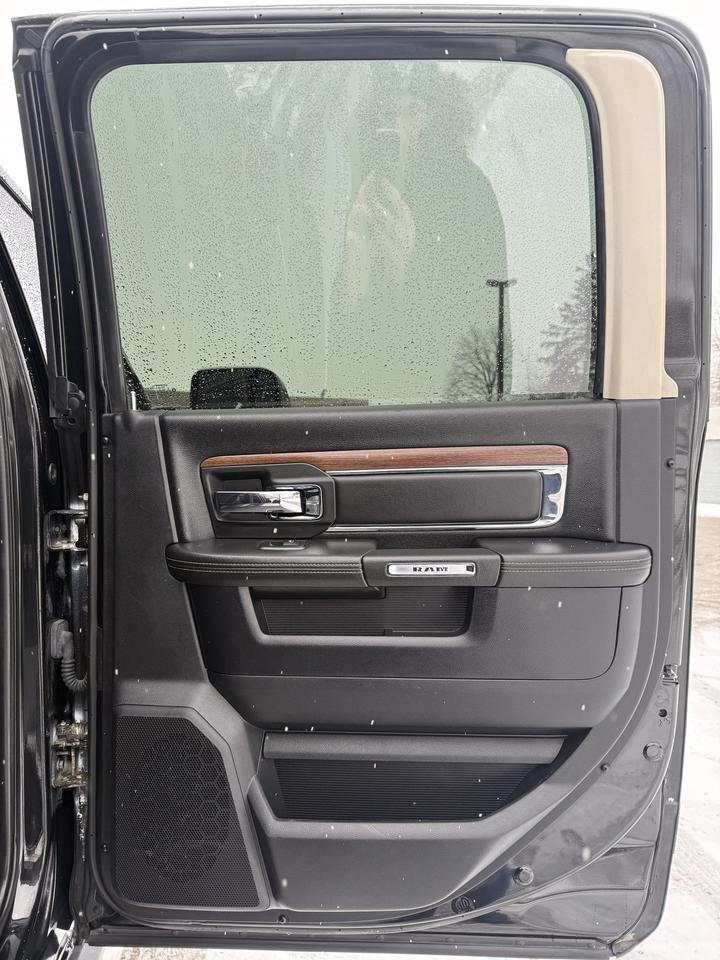 2016 RAM 3500 Laramie Photo