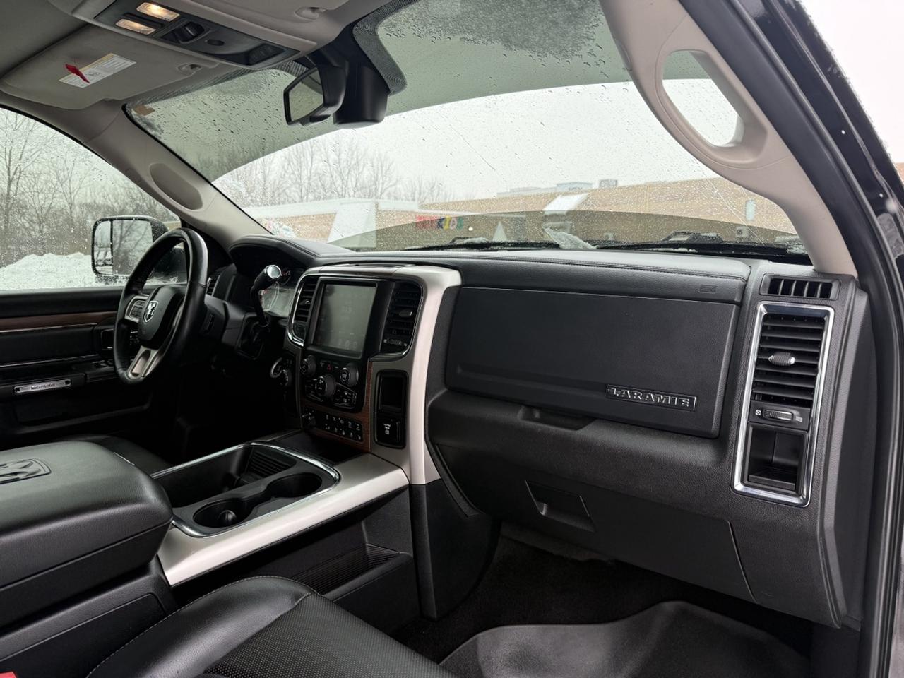 2016 RAM 3500 Laramie Photo