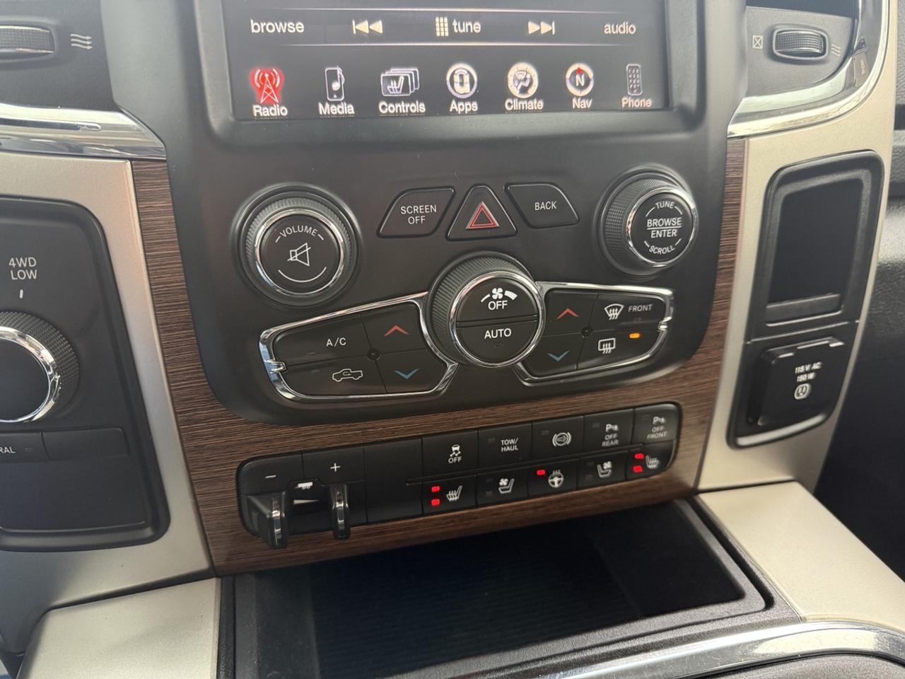 2016 RAM 3500 Laramie Photo