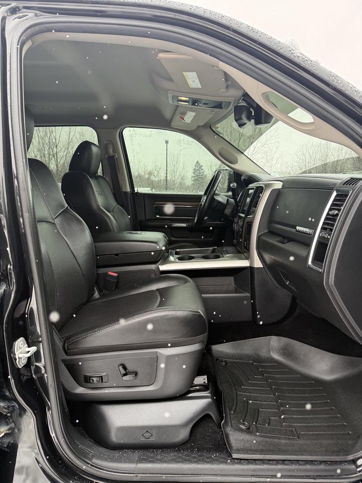 2016 RAM 3500 Laramie Photo