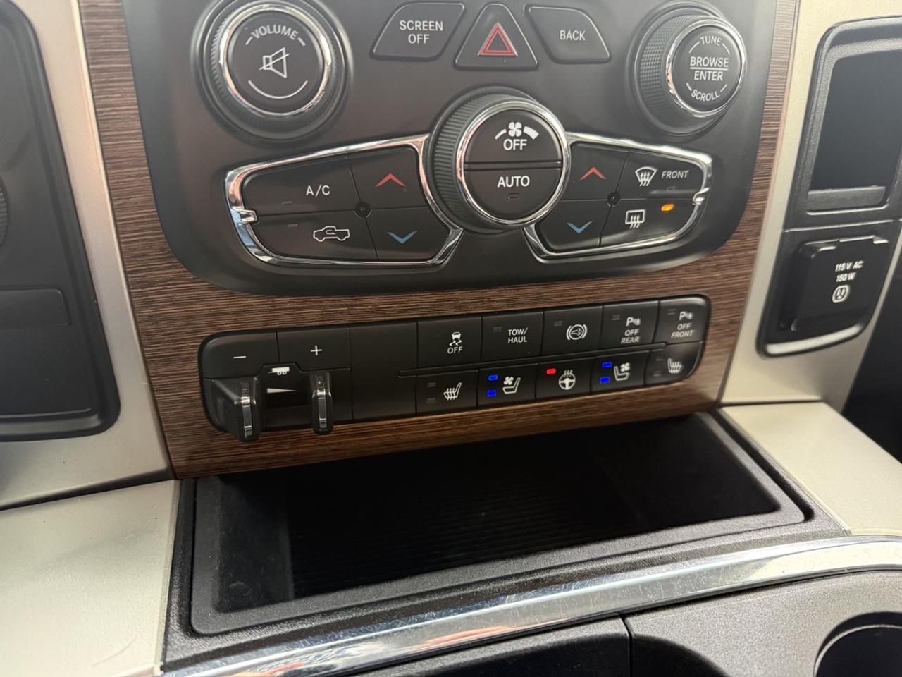 2016 RAM 3500 Laramie Photo