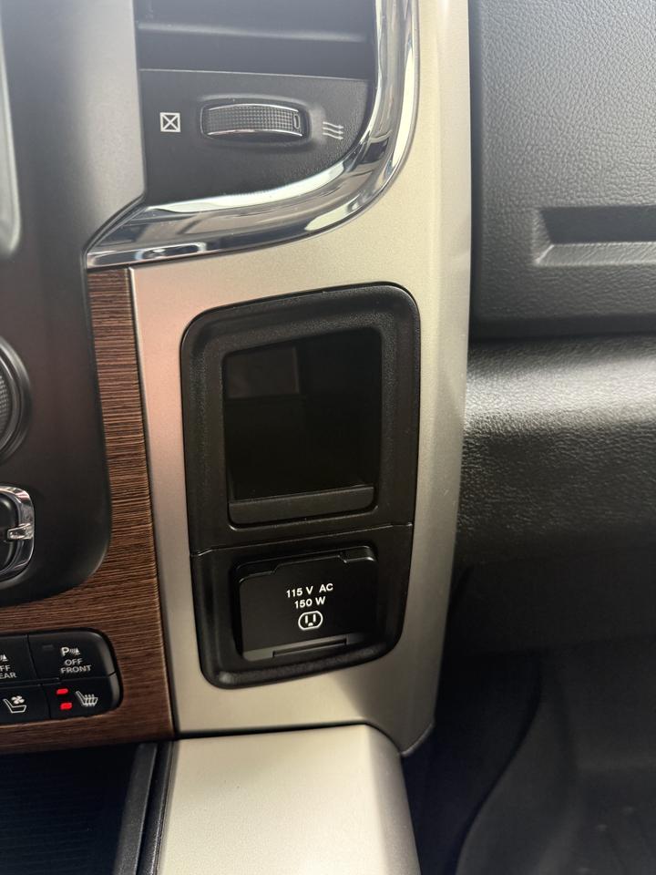 2016 RAM 3500 Laramie Photo