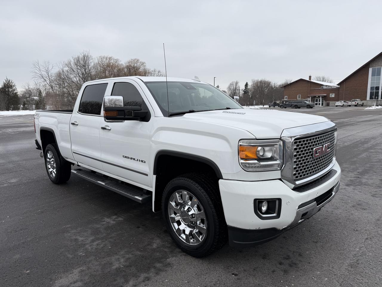 2015 GMC SIERRA 2500HD DENALI Photo