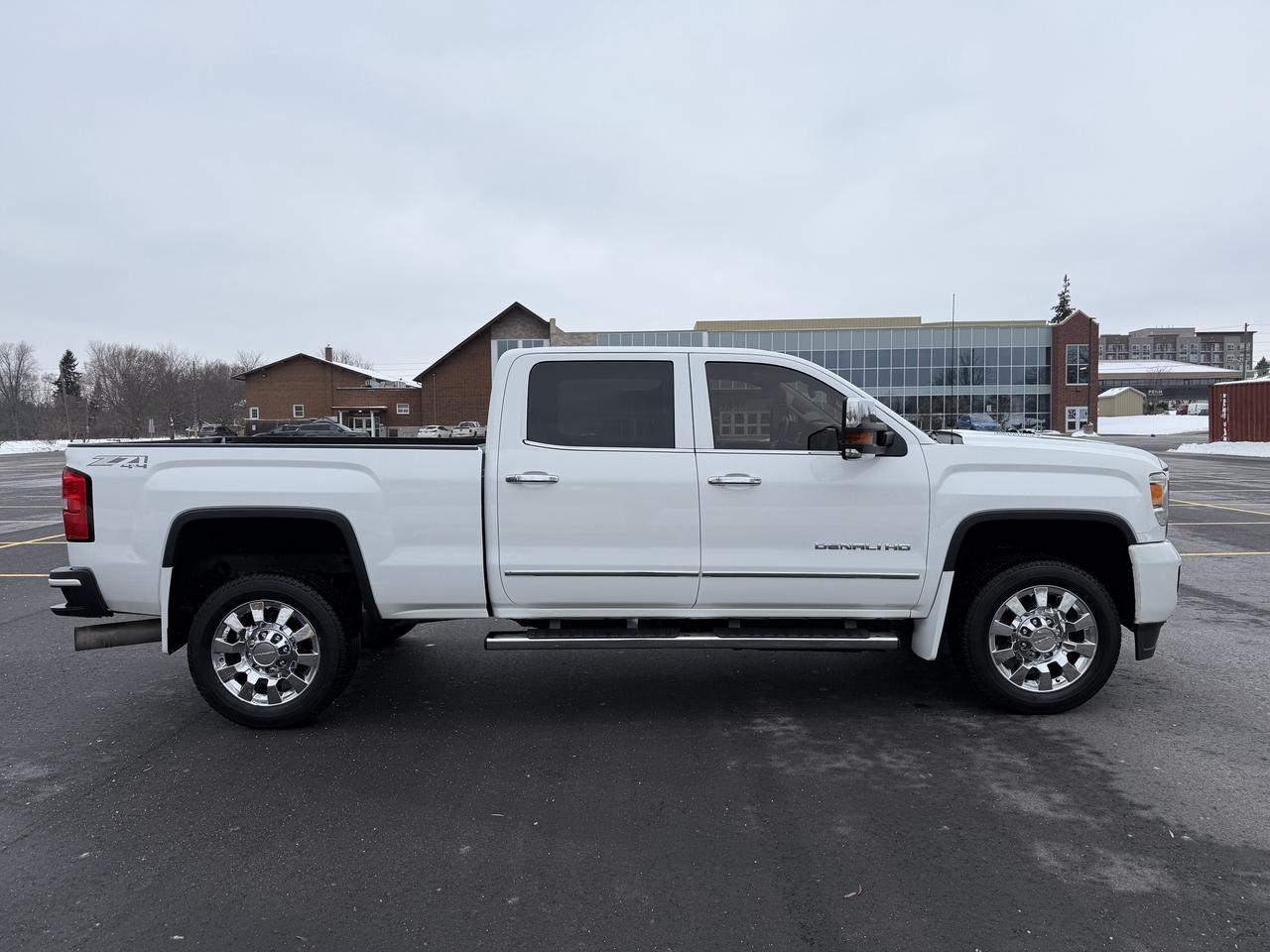 2015 GMC SIERRA 2500HD DENALI Photo