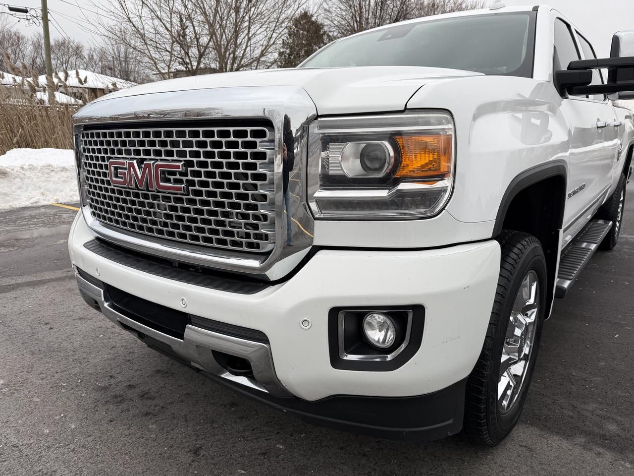 2015 GMC SIERRA 2500HD DENALI Photo