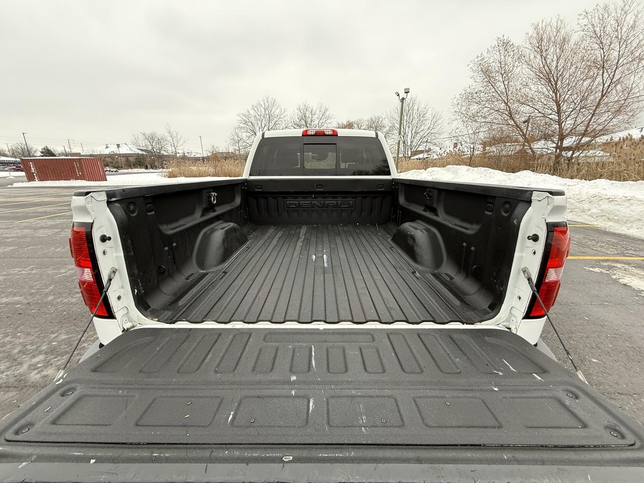2015 GMC SIERRA 2500HD DENALI Photo